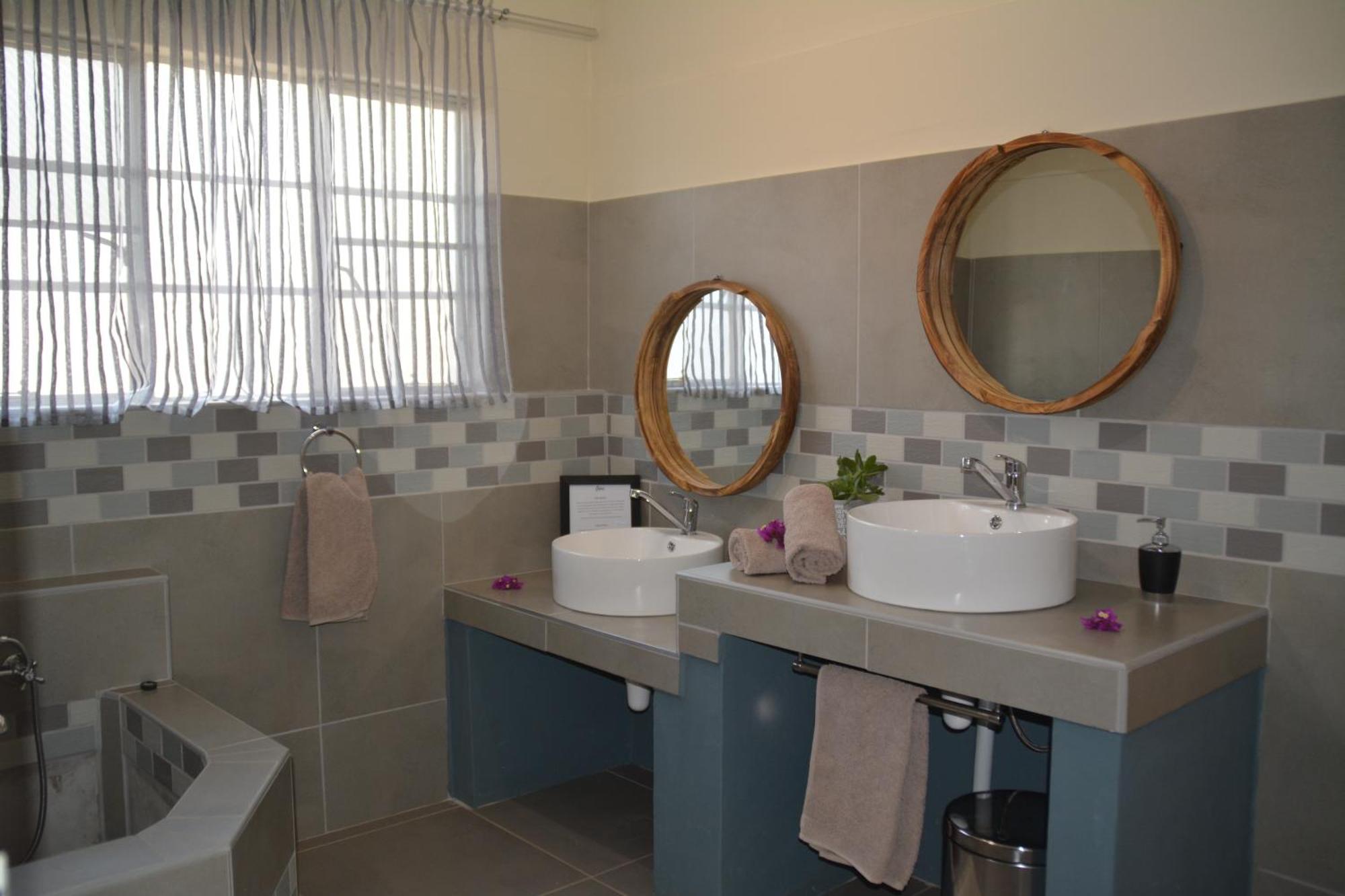 Gabus Safari Lodge Otavi エクステリア 写真